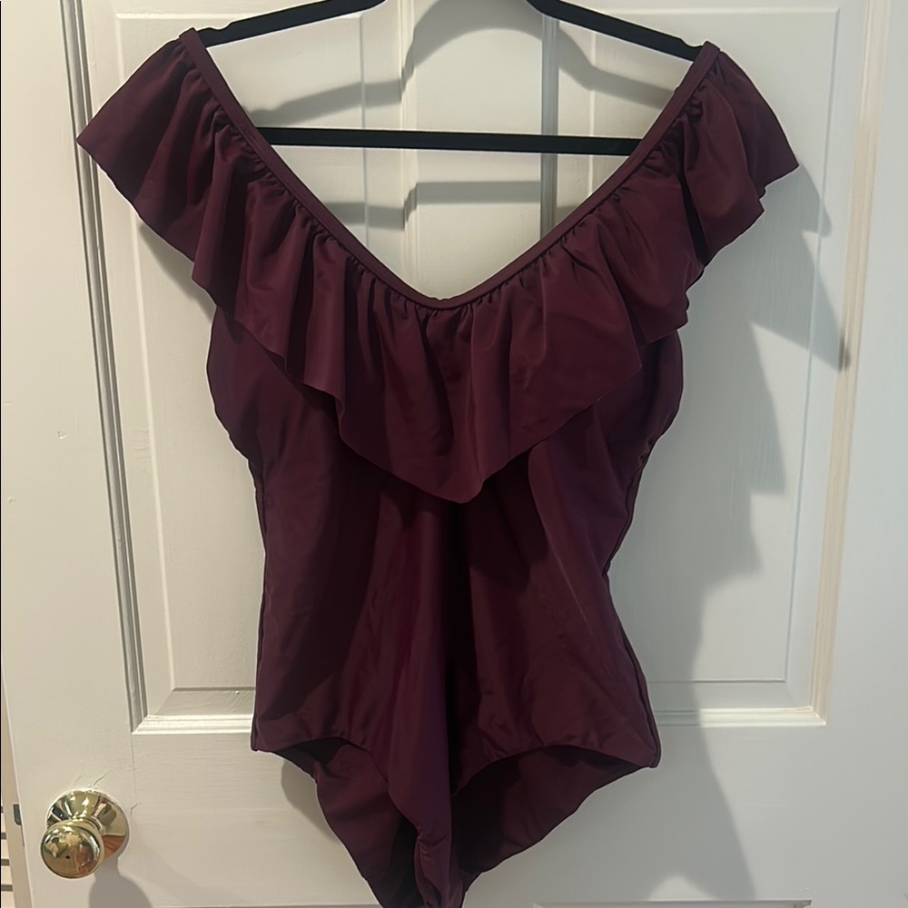 Raisins Off-Shoulder Women's Swimsuit Size 16